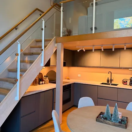 I Apartment *